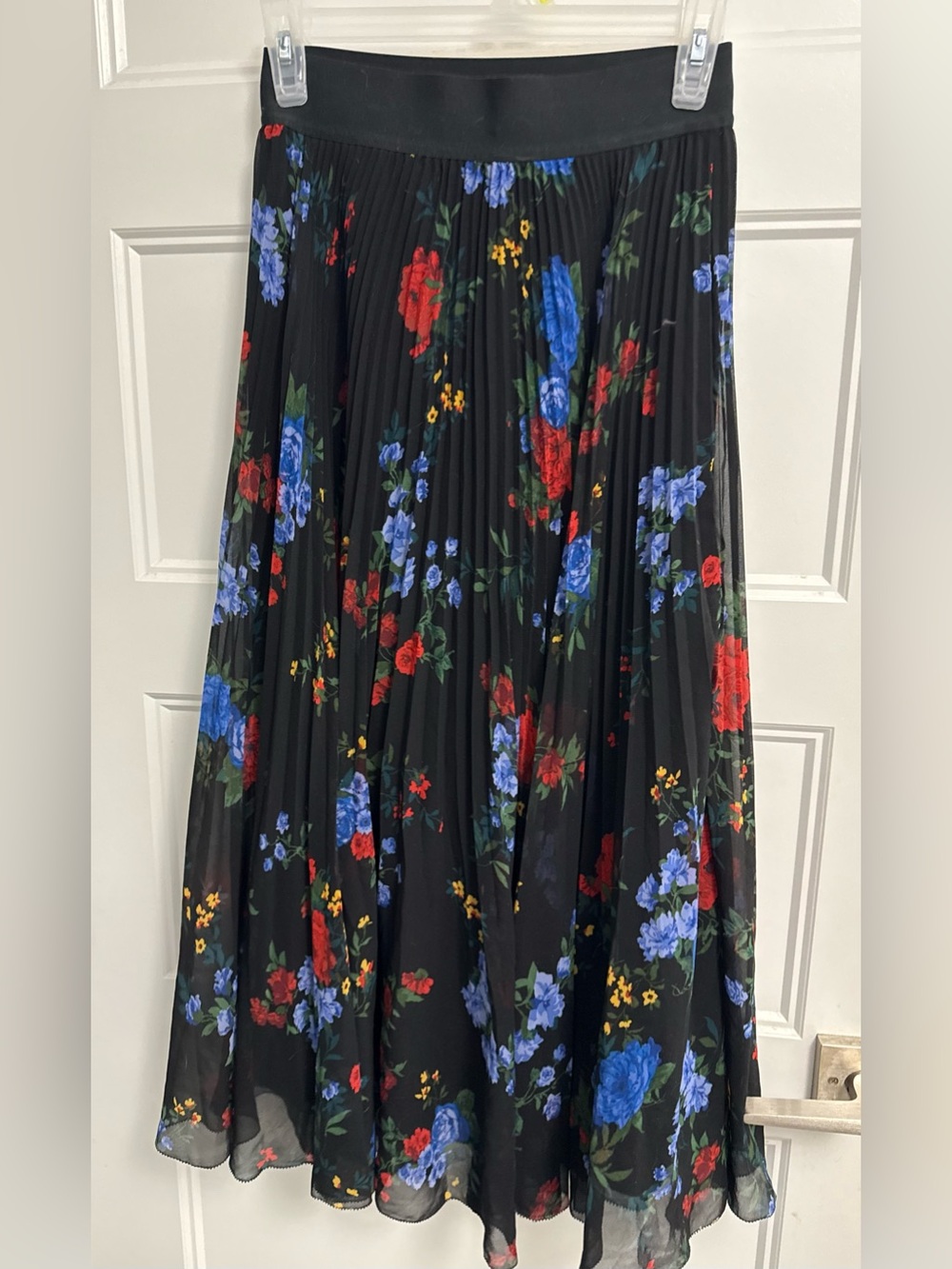 Wilfred Aritzia Floral Pleated Long Midi Skirt Black Size S